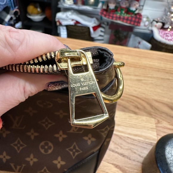 Louis Vuitton Odeon. This bag is in pristine condition - Picture 4 of 8